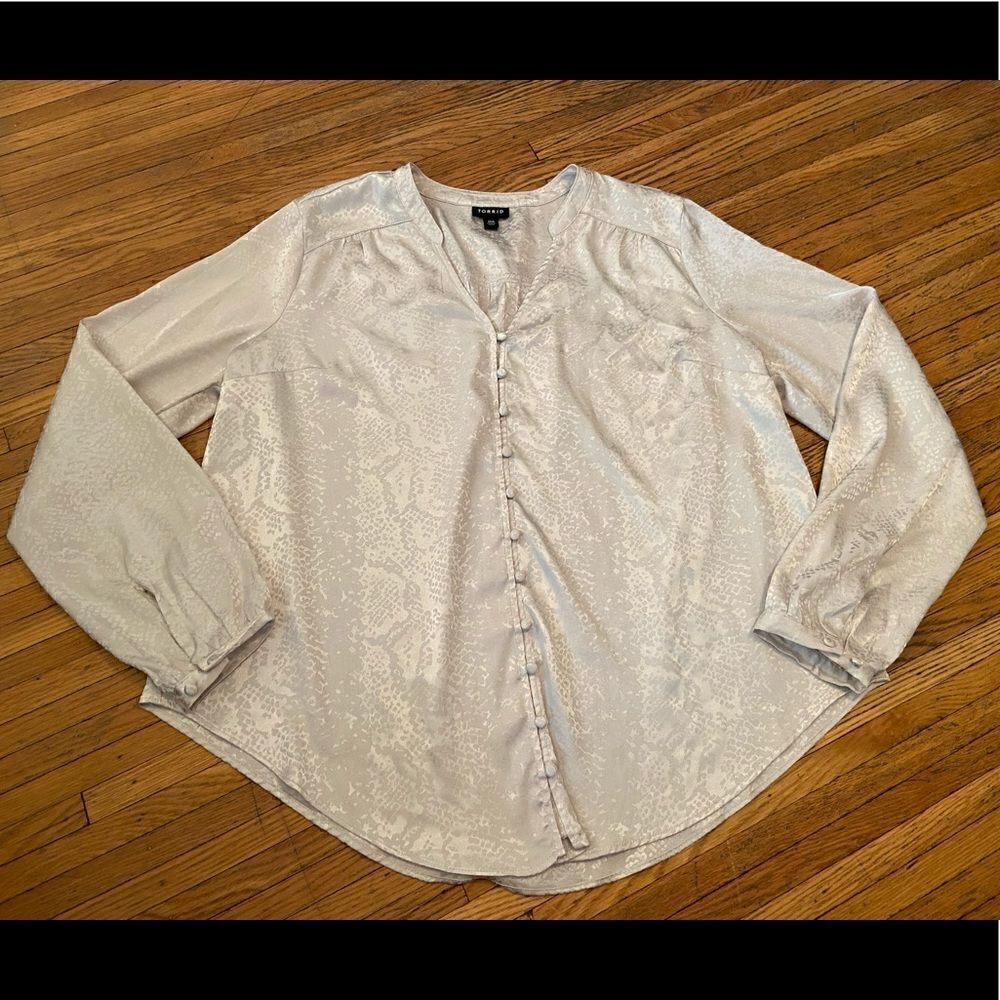 Torrid silver snakeskin pattern button down blouse